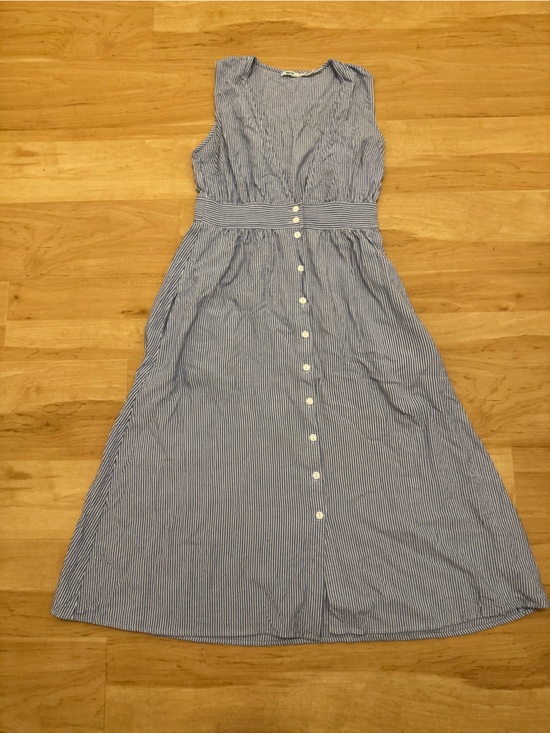 Kimchi Blue Dresses & Skirts - Kimchi Blu Michi Low V Striped Blue and White Midi Dress with Buttons Size 4